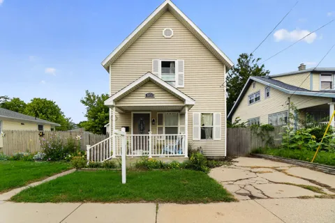 637 Leonard Street NE