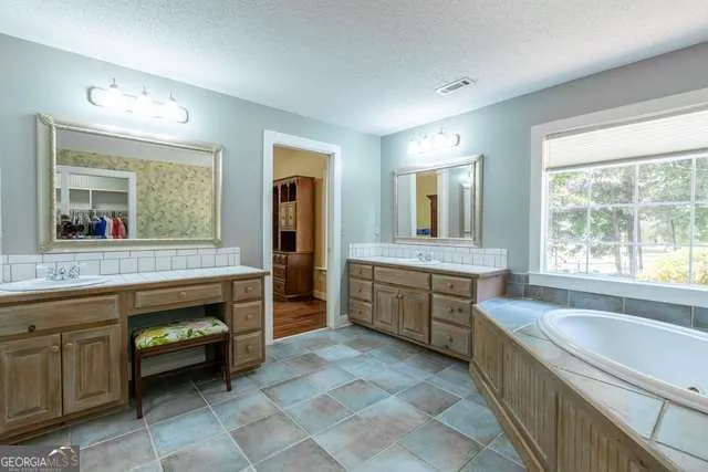 206 Enclave LN Newnan, GA 30263