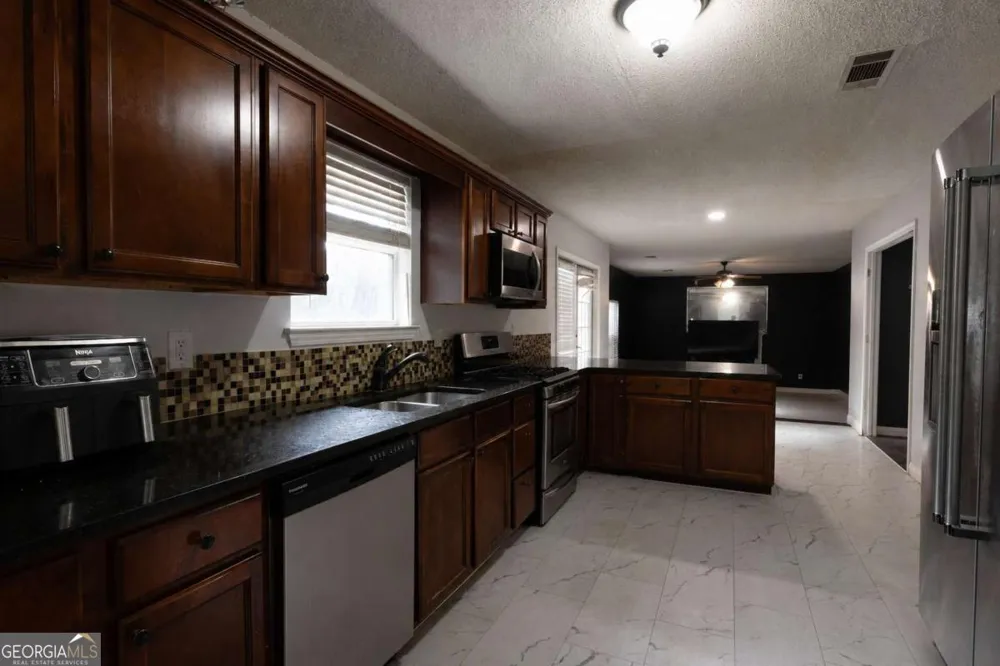 4127 Kingship DR Ellenwood, GA 30294