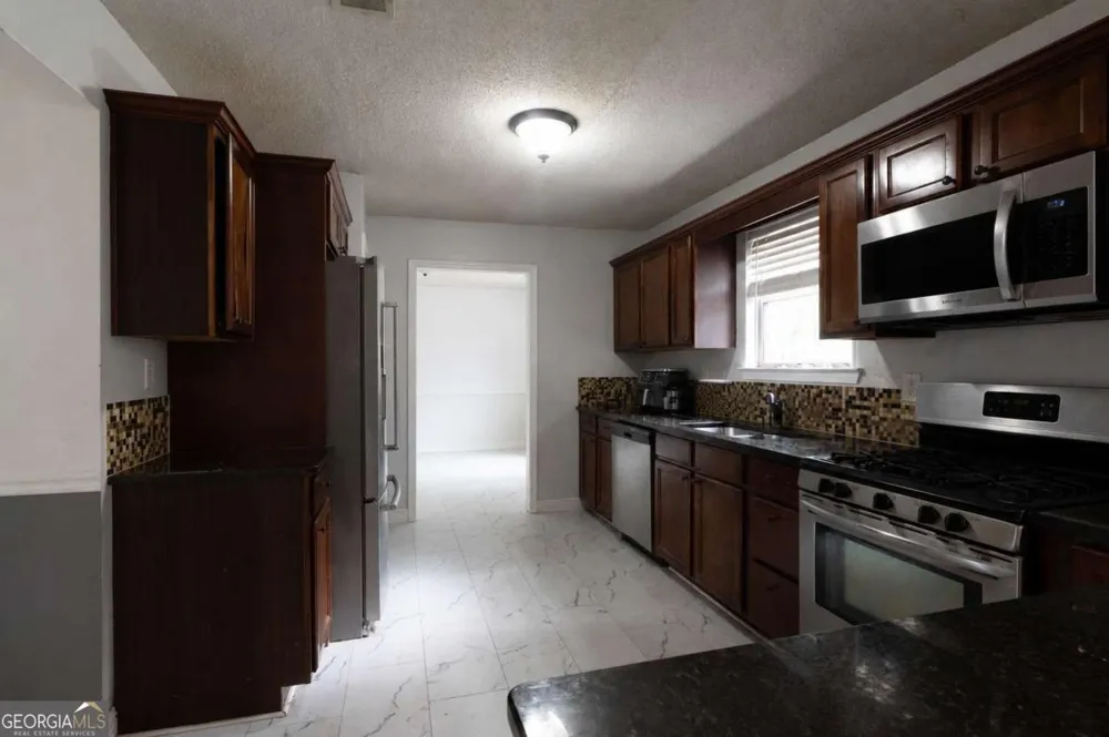 4127 Kingship DR Ellenwood, GA 30294