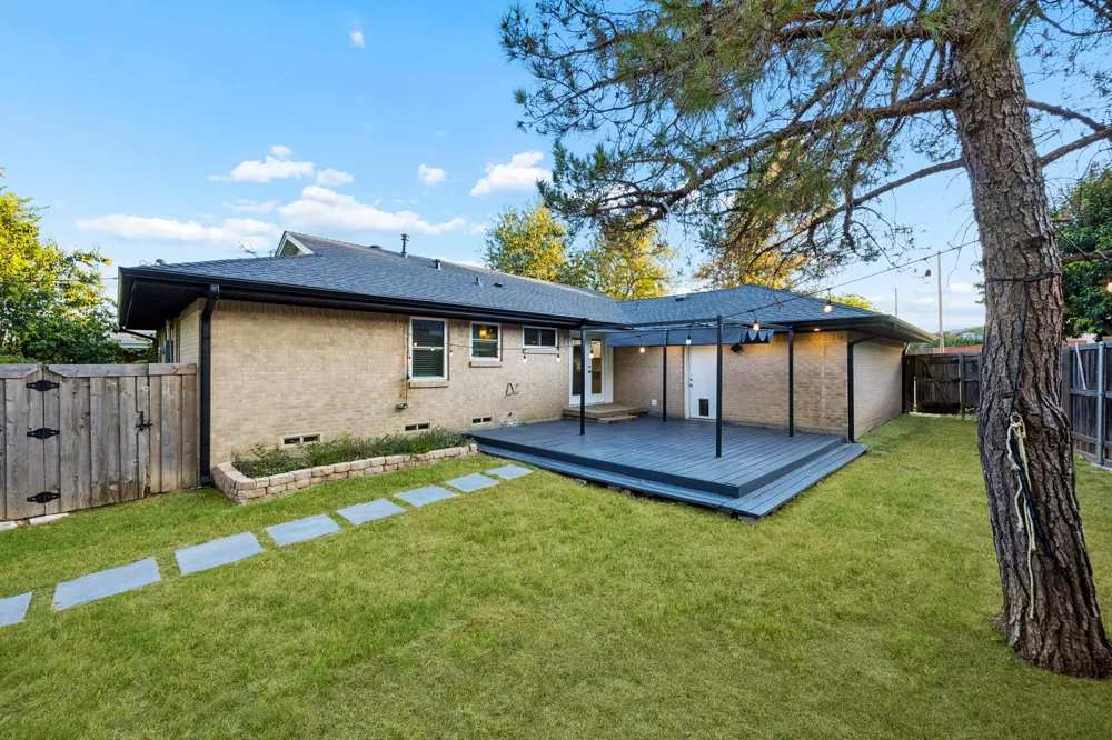 8938 Angleton Place Dallas, TX 75243