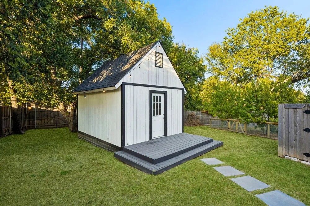 8938 Angleton Place Dallas, TX 75243