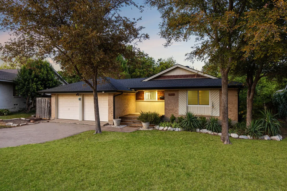 8938 Angleton Place Dallas, TX 75243