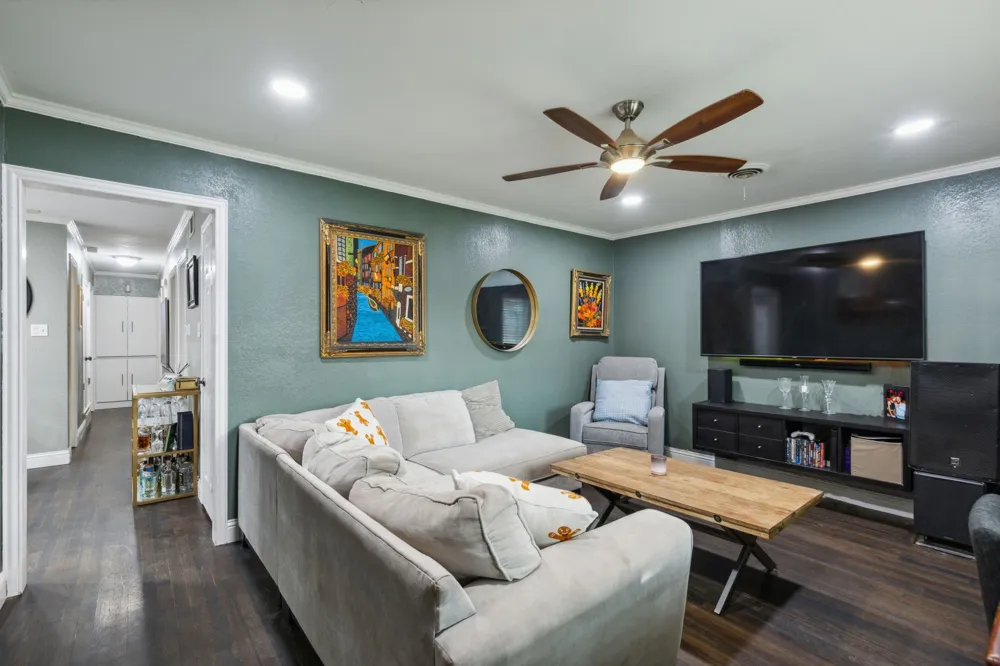 8938 Angleton Place Dallas, TX 75243