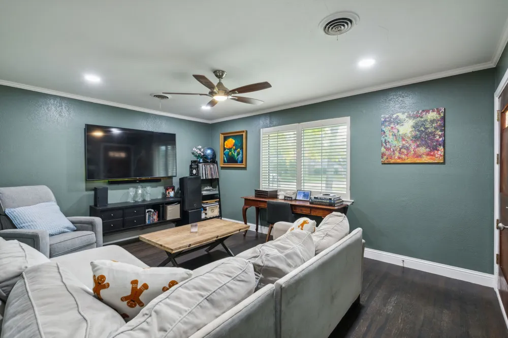 8938 Angleton Place Dallas, TX 75243