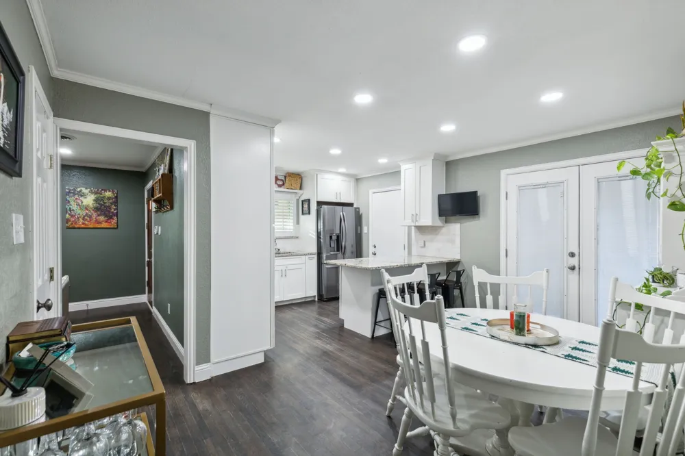 8938 Angleton Place Dallas, TX 75243