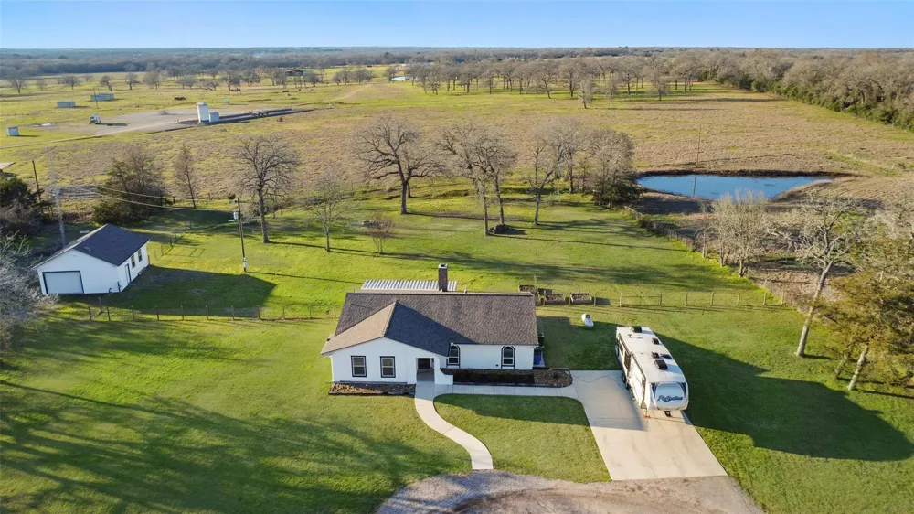 4620 Springfield Lane Brenham, TX 77833