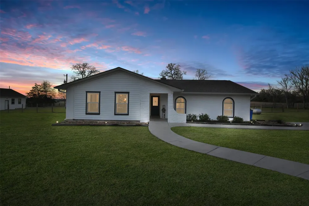 4620 Springfield Lane Brenham, TX 77833