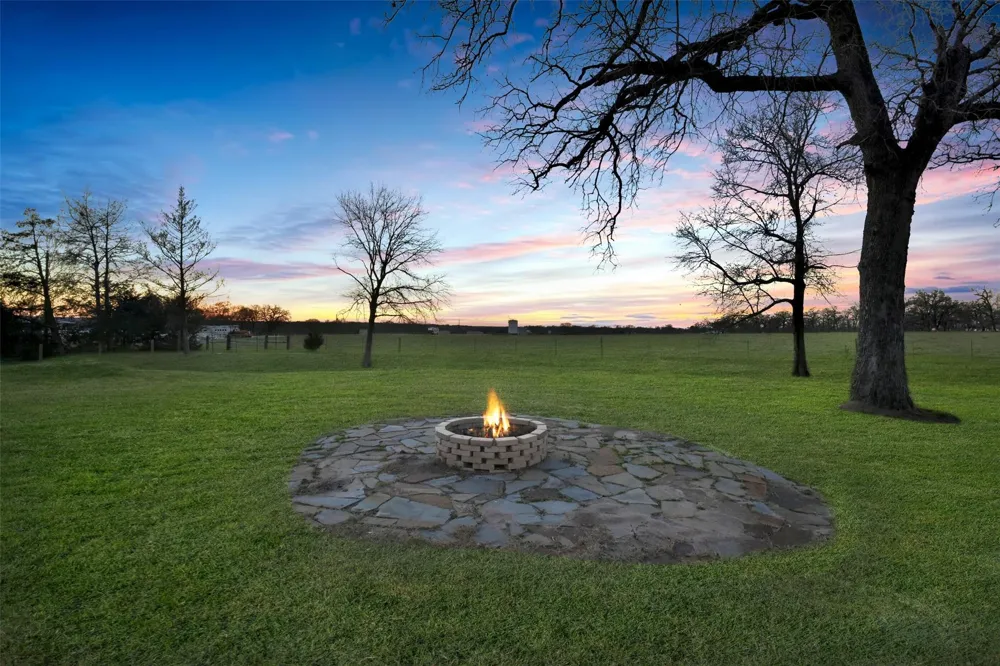 4620 Springfield Lane Brenham, TX 77833