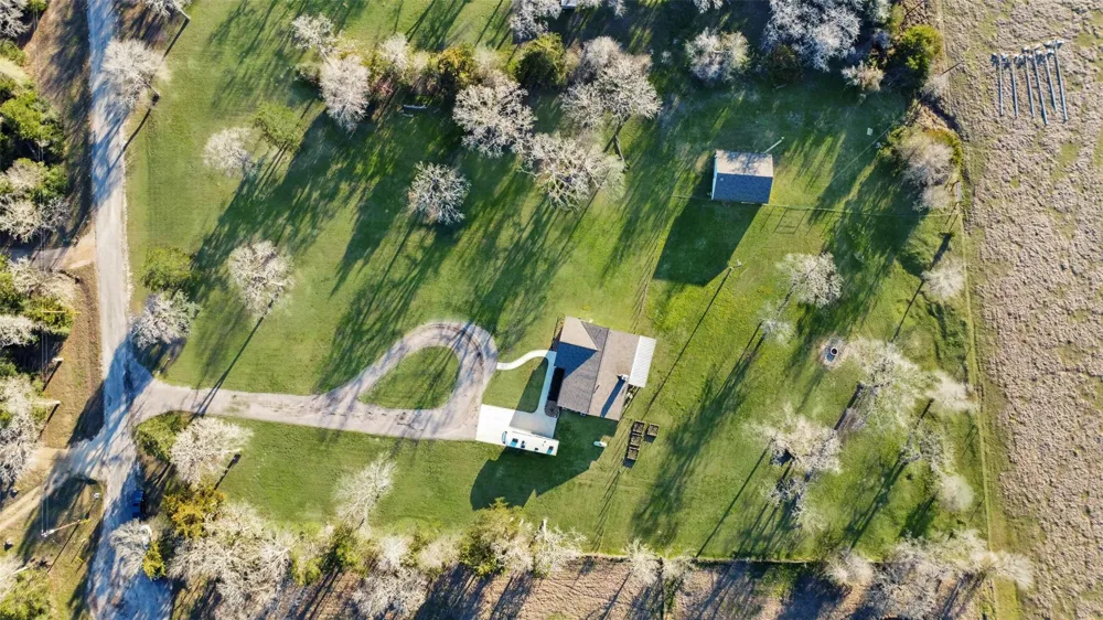 4620 Springfield Lane Brenham, TX 77833
