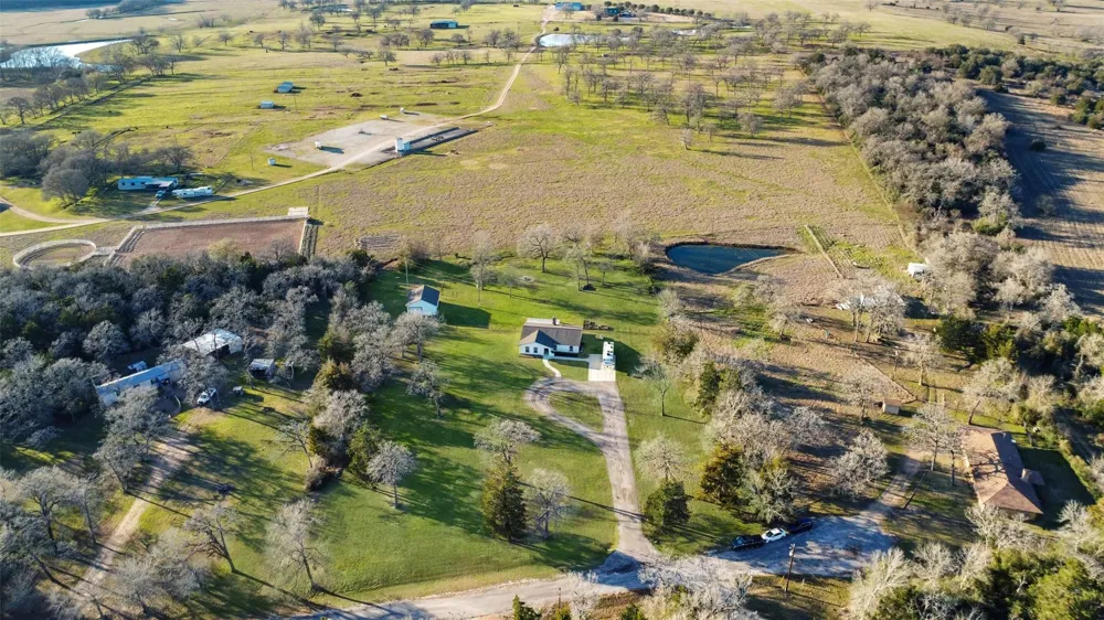 4620 Springfield Lane Brenham, TX 77833