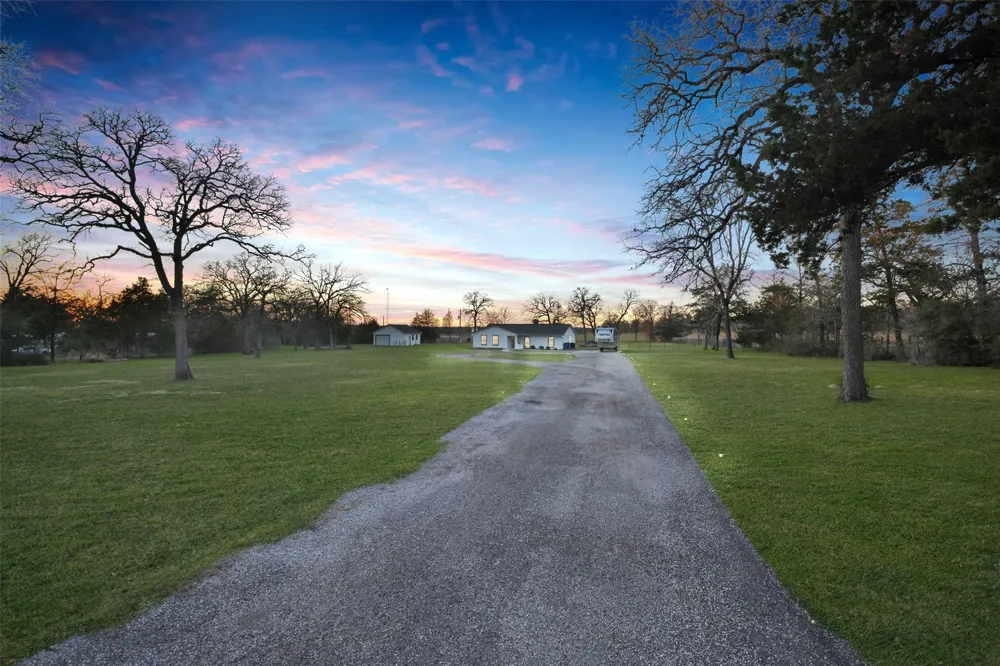 4620 Springfield Lane Brenham, TX 77833