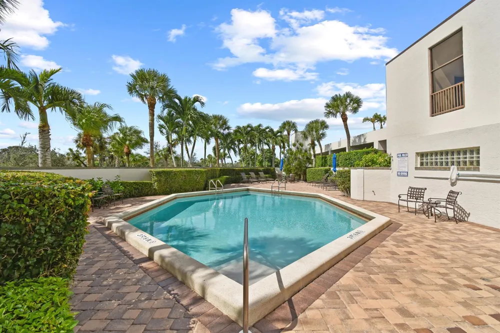 3322 CASSEEKEY ISLAND ROAD #302 Jupiter, FL 33477