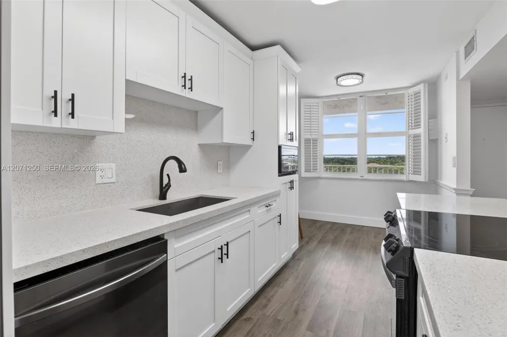 250 Jacaranda Dr #703 Plantation, FL 33324