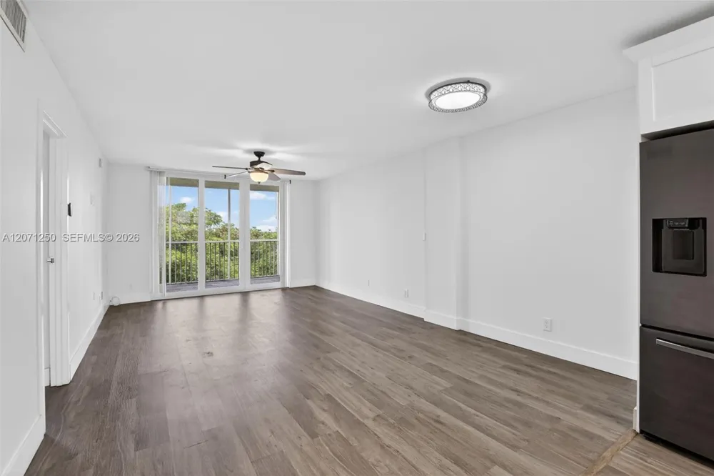250 Jacaranda Dr #703 Plantation, FL 33324
