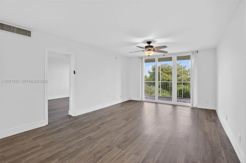 250 Jacaranda Dr #703 Plantation, FL 33324
