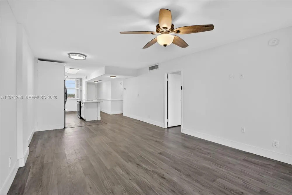 250 Jacaranda Dr #703 Plantation, FL 33324