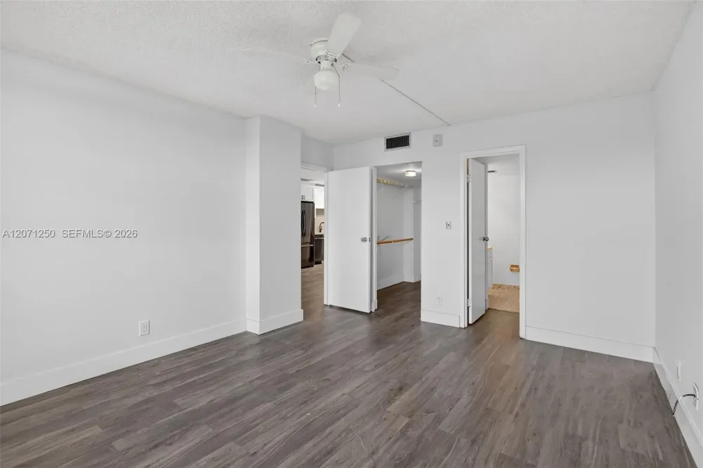 250 Jacaranda Dr #703 Plantation, FL 33324