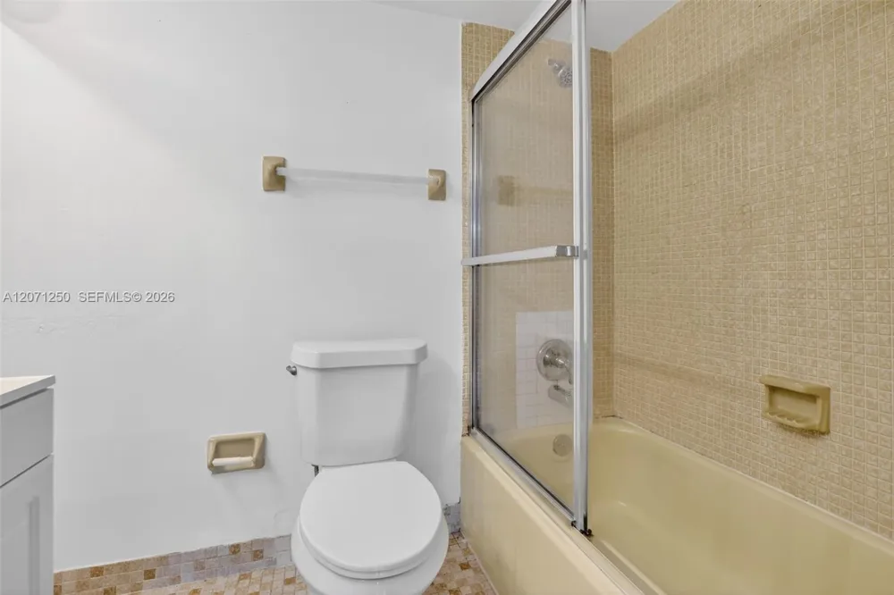 250 Jacaranda Dr #703 Plantation, FL 33324