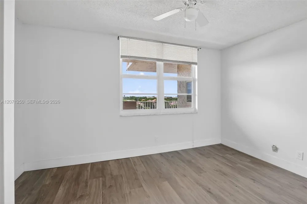 250 Jacaranda Dr #703 Plantation, FL 33324