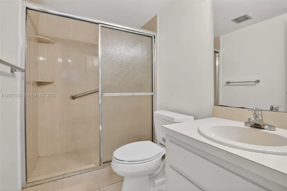 250 Jacaranda Dr #703 Plantation, FL 33324