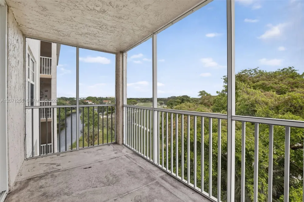 250 Jacaranda Dr #703 Plantation, FL 33324
