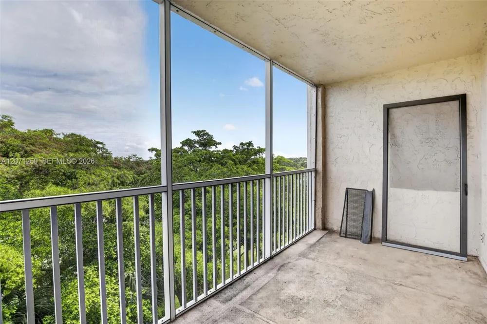 250 Jacaranda Dr #703 Plantation, FL 33324