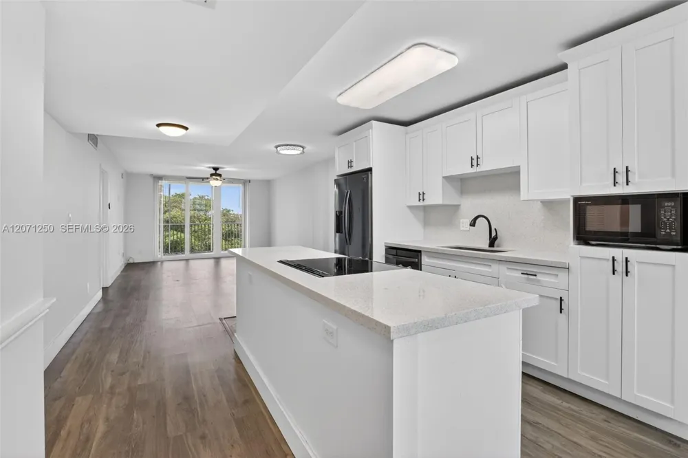 250 Jacaranda Dr #703 Plantation, FL 33324