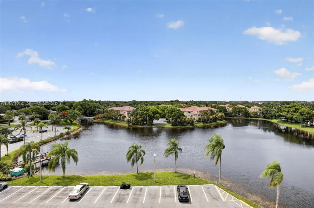 250 Jacaranda Dr #703 Plantation, FL 33324