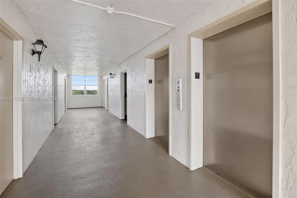 250 Jacaranda Dr #703 Plantation, FL 33324