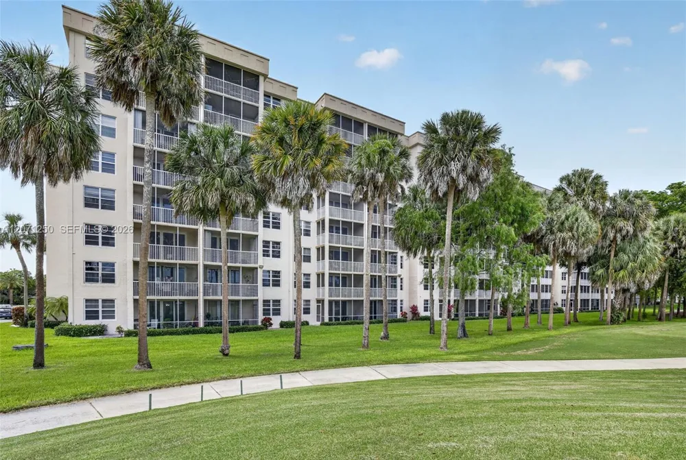 250 Jacaranda Dr #703 Plantation, FL 33324