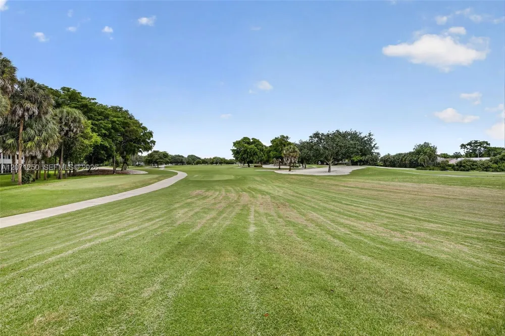 250 Jacaranda Dr #703 Plantation, FL 33324