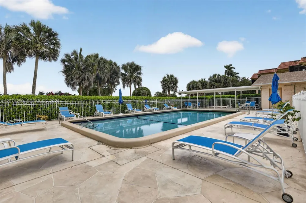 250 Jacaranda Dr #703 Plantation, FL 33324