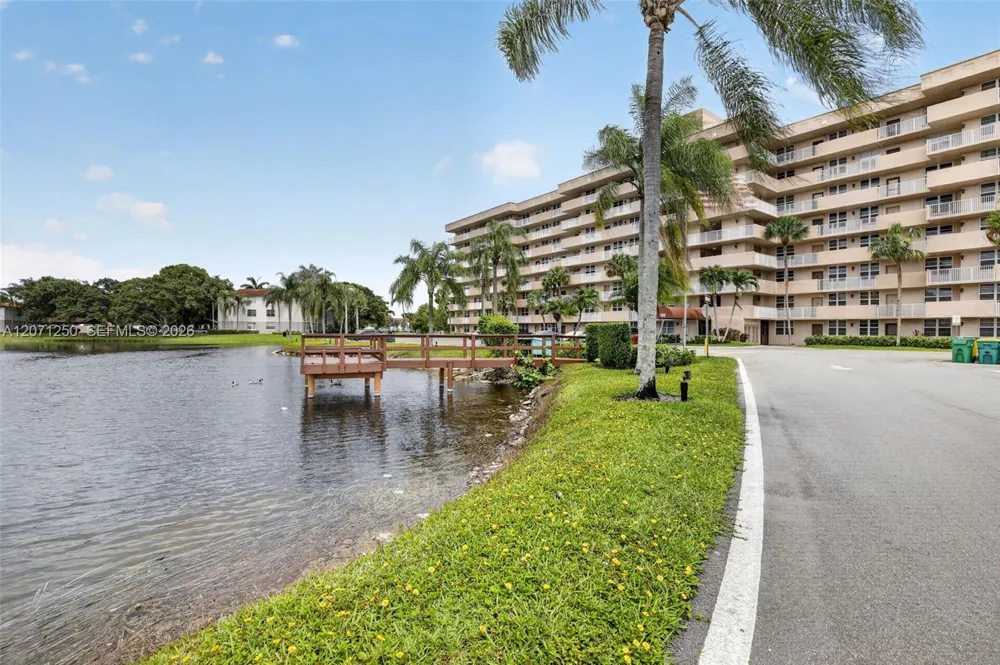 250 Jacaranda Dr #703 Plantation, FL 33324