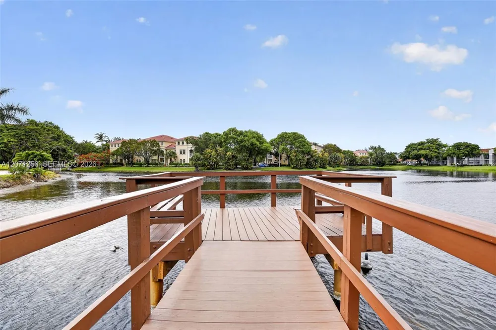 250 Jacaranda Dr #703 Plantation, FL 33324