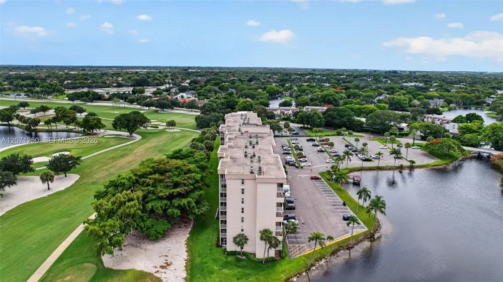 250 Jacaranda Dr #703 Plantation, FL 33324