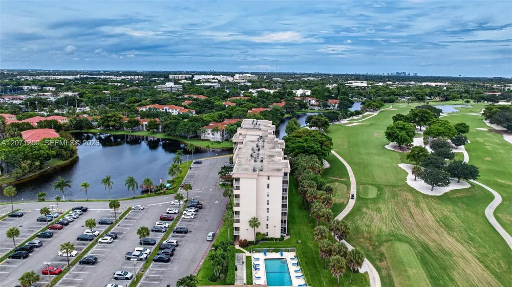 250 Jacaranda Dr #703 Plantation, FL 33324