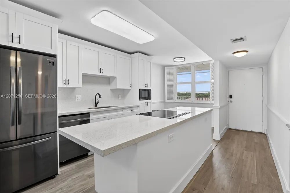 250 Jacaranda Dr #703 Plantation, FL 33324
