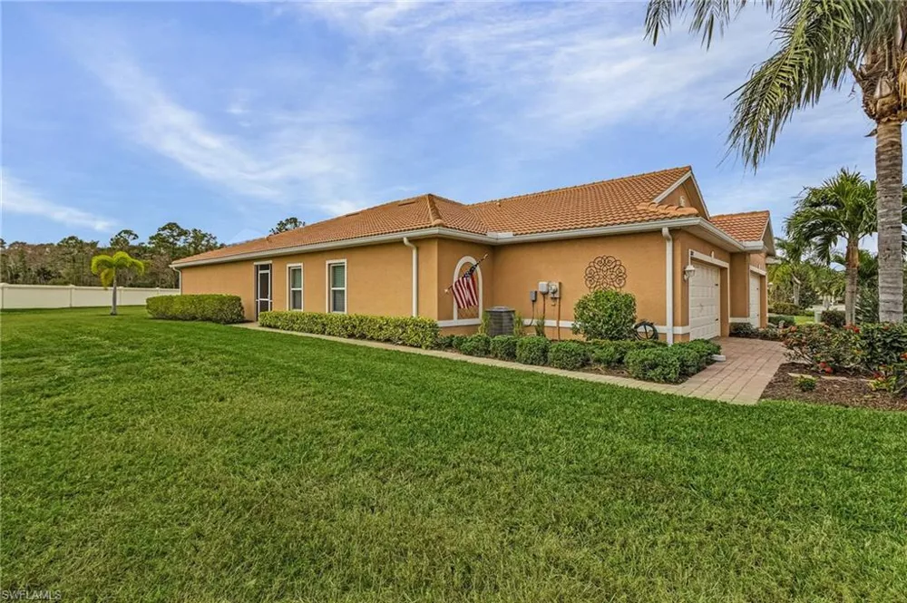15262 Ligustrum Lane Alva, FL 33920