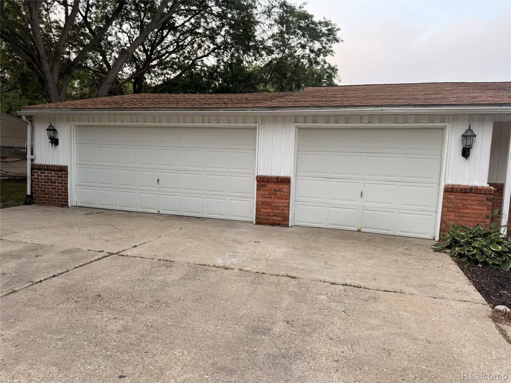 5347 Mapletree Drive Flint Charter Township, MI 48532
