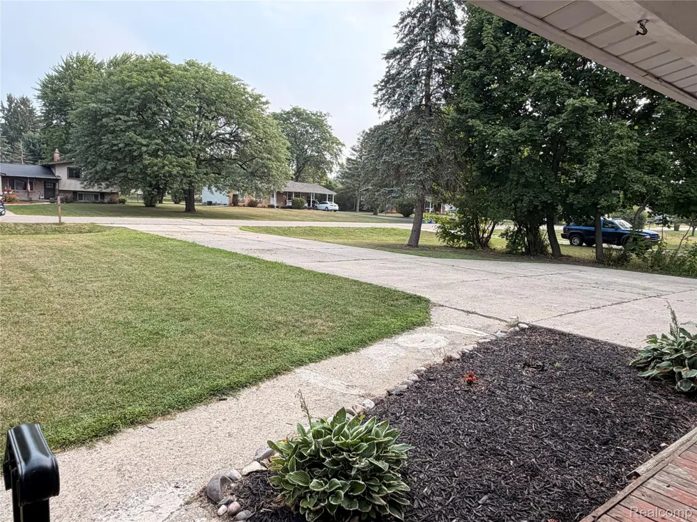 5347 Mapletree Drive Flint Charter Township, MI 48532