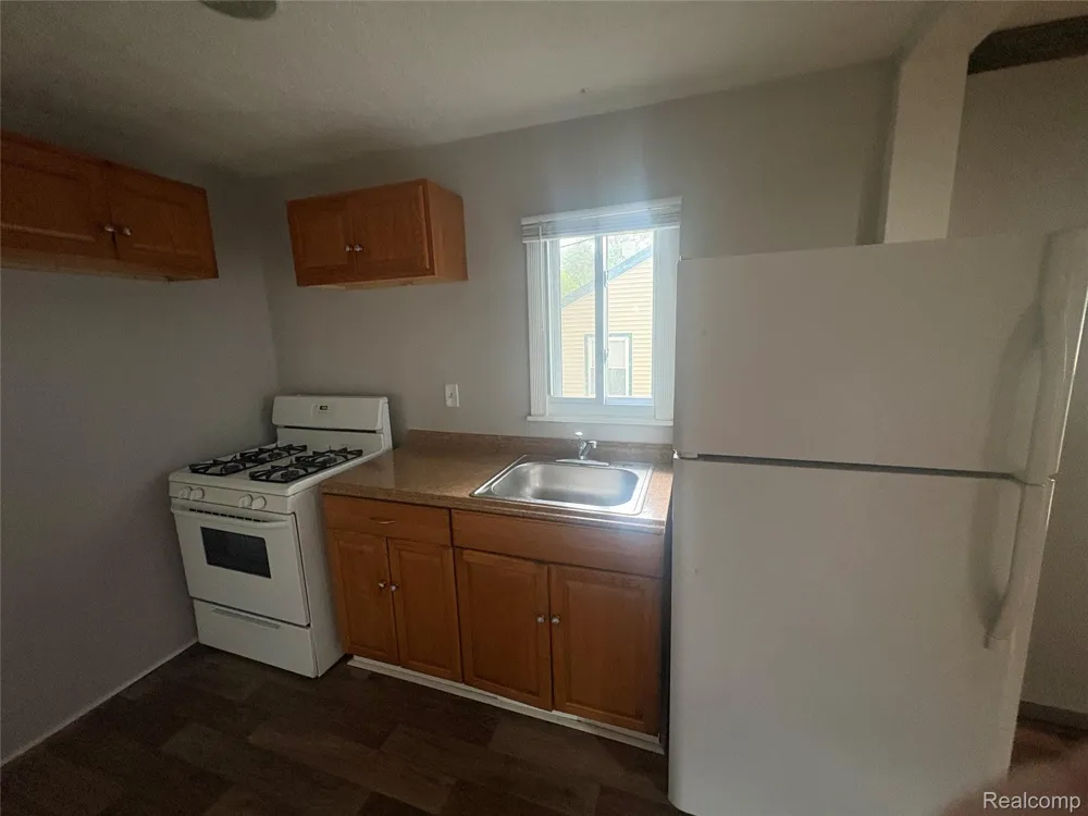 525 Stratford Road Ferndale City, MI 48220