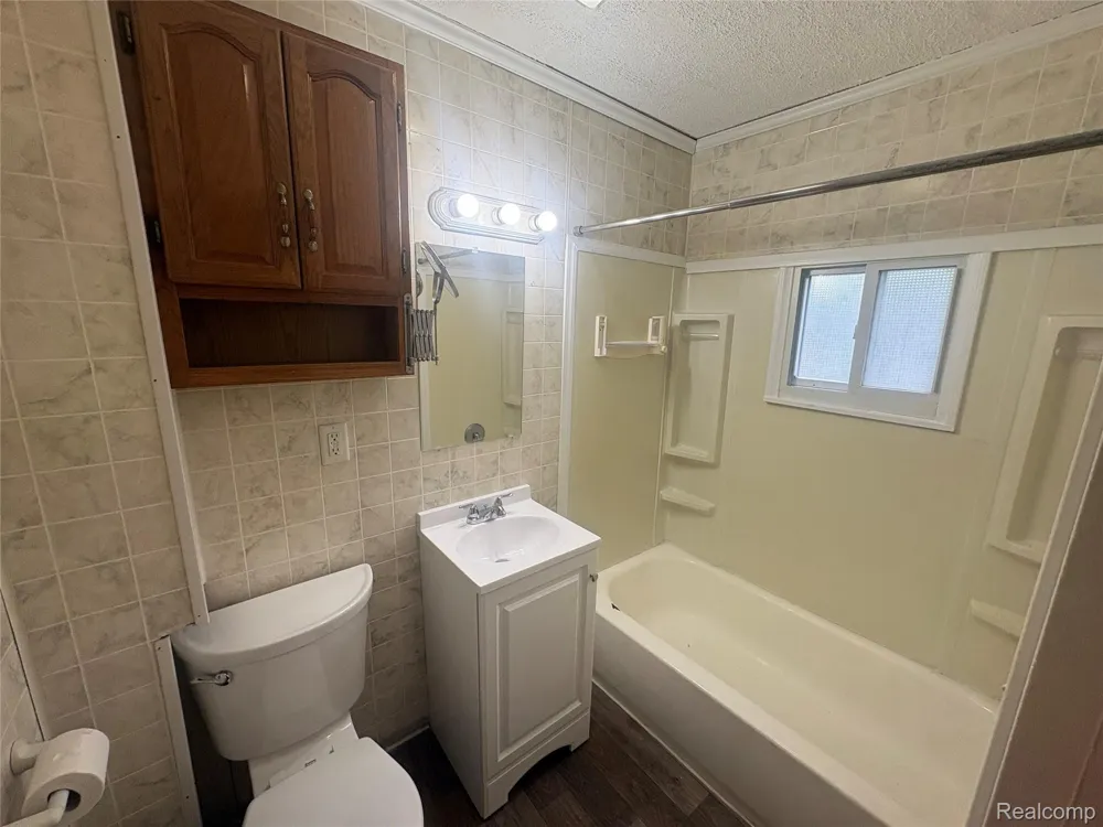 525 Stratford Road Ferndale City, MI 48220