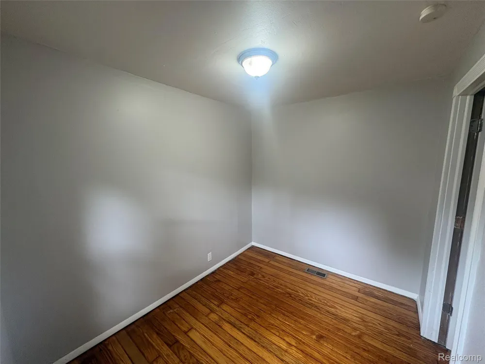 525 Stratford Road Ferndale City, MI 48220