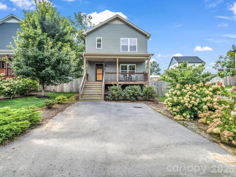 27 Busbee View Road Asheville, NC 28803
