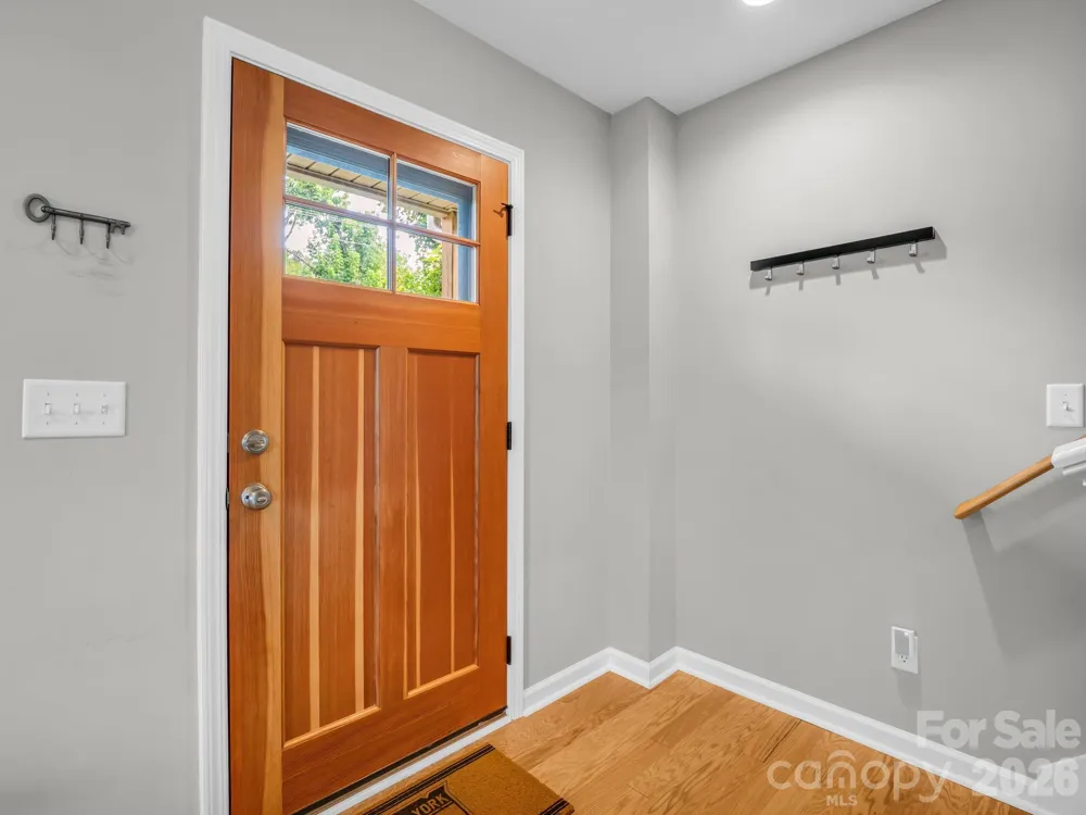 27 Busbee View Road Asheville, NC 28803