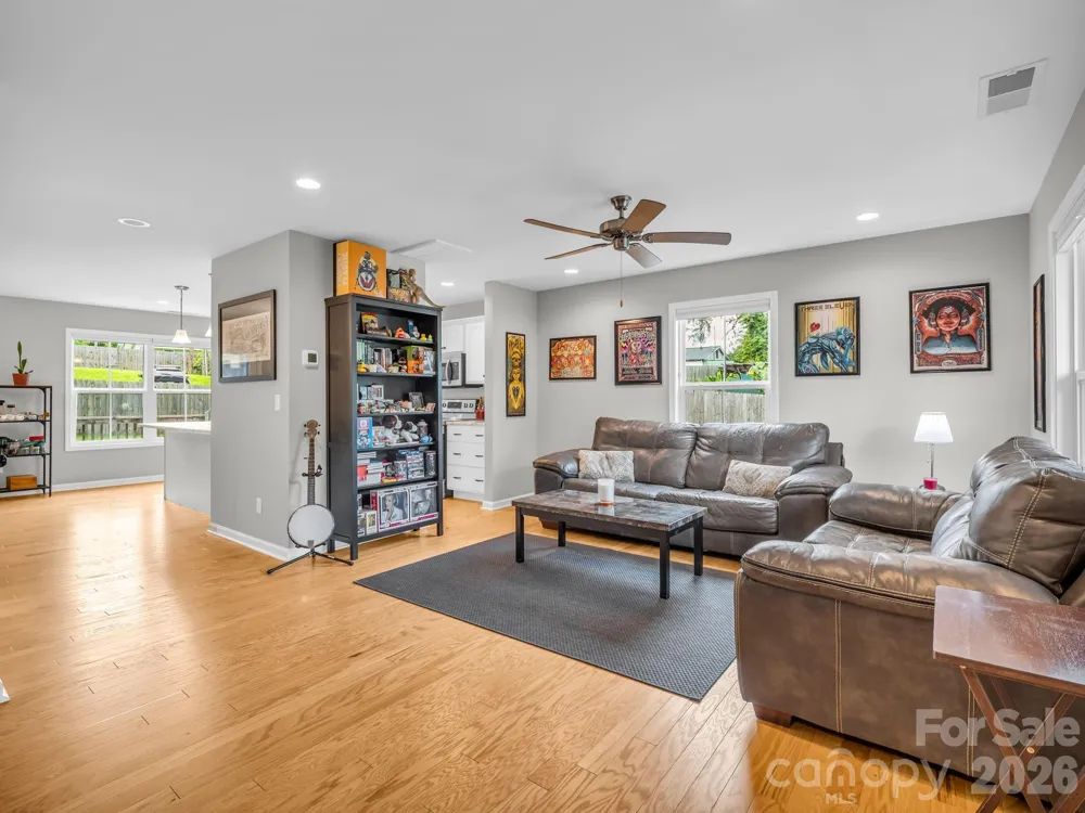 27 Busbee View Road Asheville, NC 28803