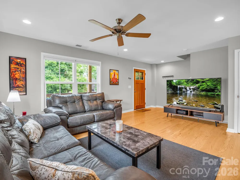 27 Busbee View Road Asheville, NC 28803