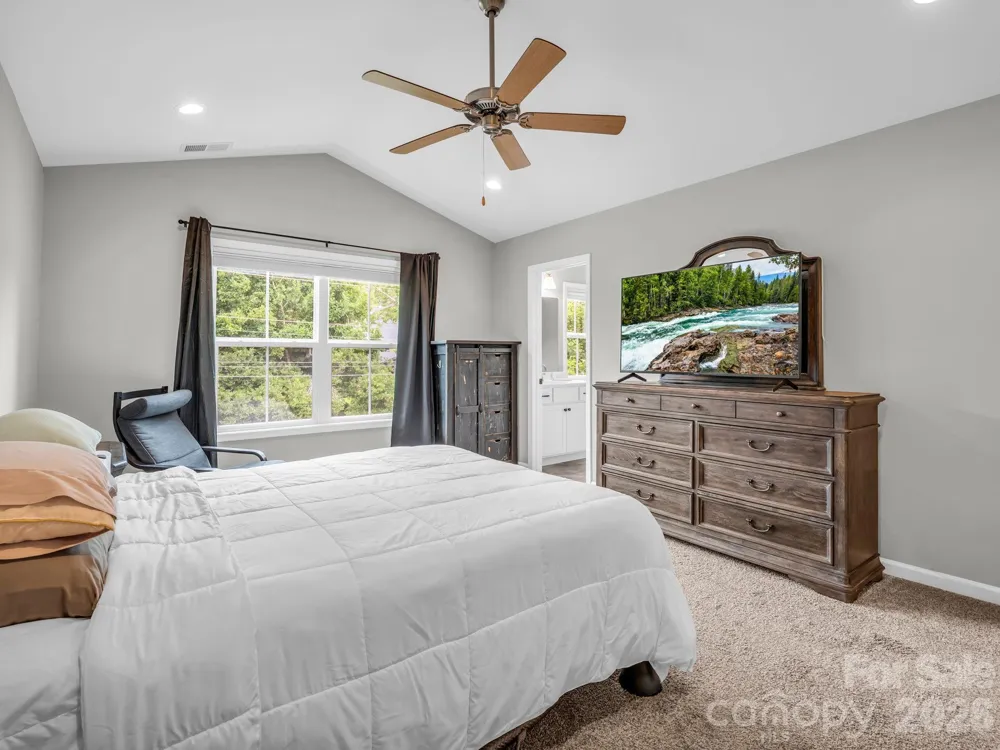 27 Busbee View Road Asheville, NC 28803