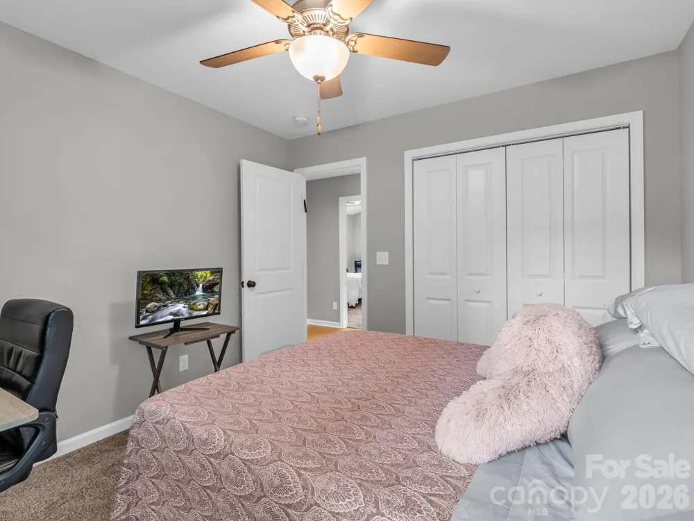 27 Busbee View Road Asheville, NC 28803